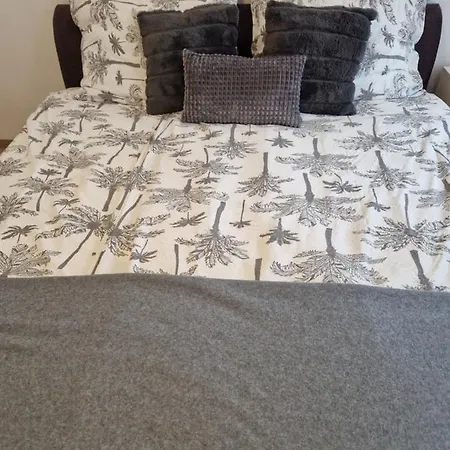 Balaton Fuered מלון דירות באלאטונפורד