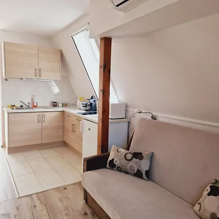 Balaton Fuered מלון דירות 3*